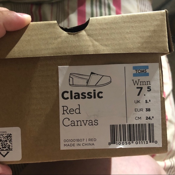 Red Canvas TOMS women 7 1/2 - Picture 4 of 4
